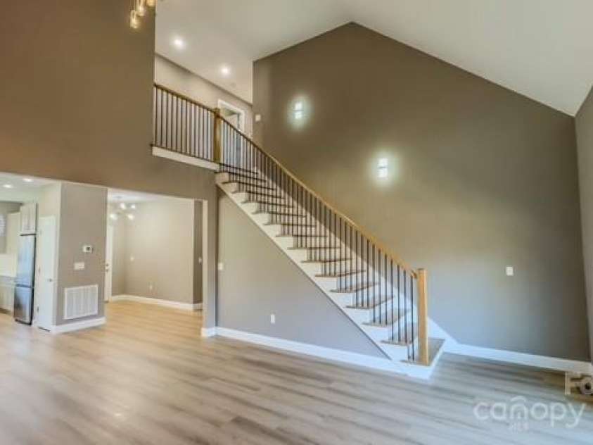 1033 12th Avenue Drive, Hickory, NC 28601.  MLS# CAR4211432, YatesRealty ID 6164. 