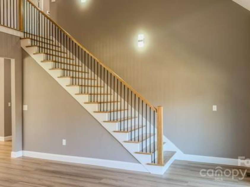 1033 12th Avenue Drive, Hickory, NC 28601.  MLS# CAR4211432, YatesRealty ID 6164. 