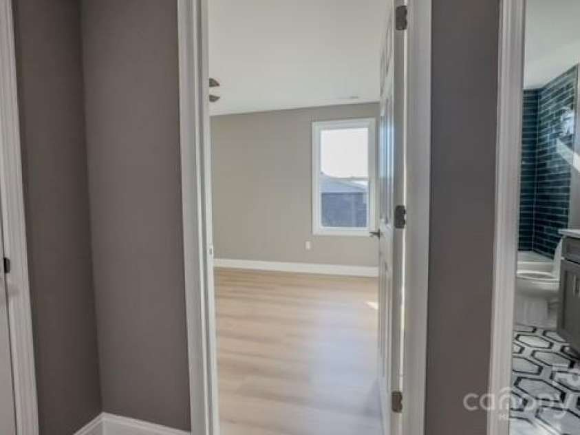 1033 12th Avenue Drive, Hickory, NC 28601.  MLS# CAR4211432, YatesRealty ID 6164. 