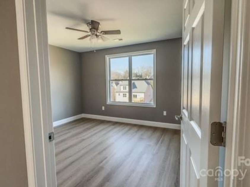 1033 12th Avenue Drive, Hickory, NC 28601.  MLS# CAR4211432, YatesRealty ID 6164. 