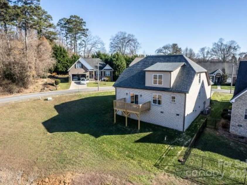 1033 12th Avenue Drive, Hickory, NC 28601.  MLS# CAR4211432, YatesRealty ID 6164. 