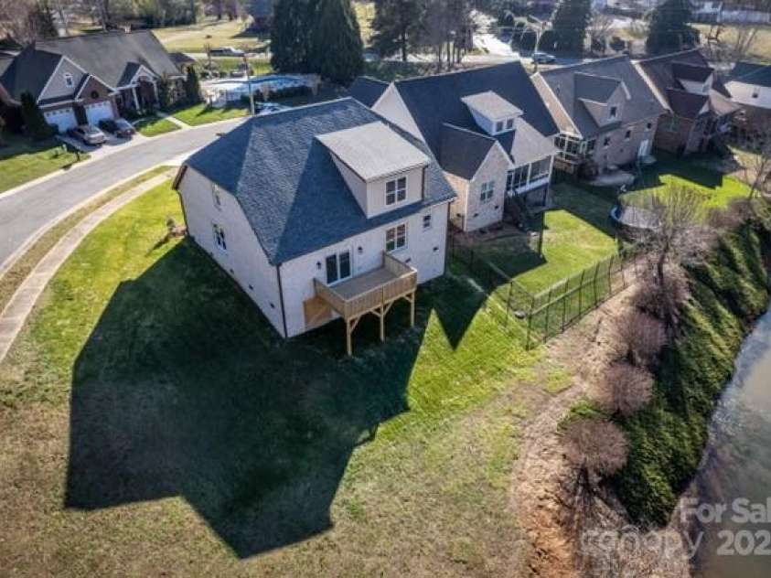 1033 12th Avenue Drive, Hickory, NC 28601.  MLS# CAR4211432, YatesRealty ID 6164. 