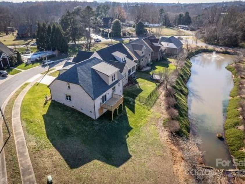 1033 12th Avenue Drive, Hickory, NC 28601.  MLS# CAR4211432, YatesRealty ID 6164. 