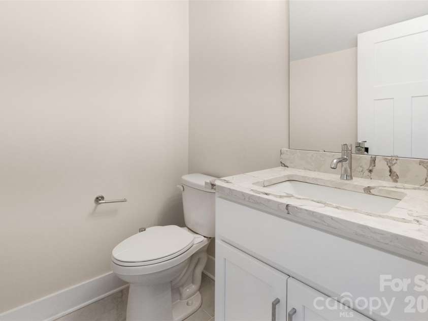6017 Irwins Branch Drive, Charlotte, NC 28217.  MLS# CAR4349168, YatesRealty ID 6164. Full bathroom