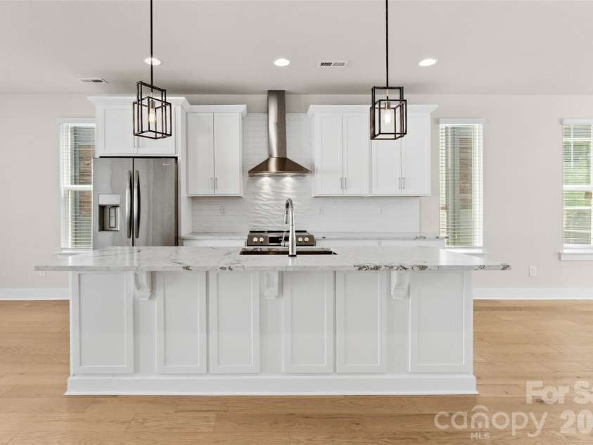 6017 Irwins Branch Drive, Charlotte, NC 28217.  MLS# CAR4349168, YatesRealty ID 6164. Gourmet kitchen
