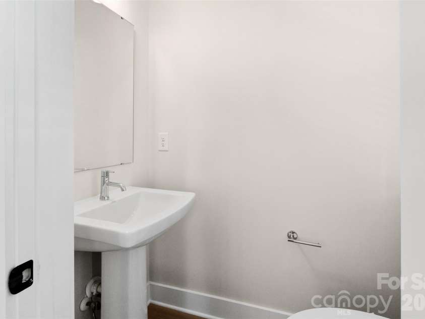 6017 Irwins Branch Drive, Charlotte, NC 28217.  MLS# CAR4349168, YatesRealty ID 6164. Half bath on main level