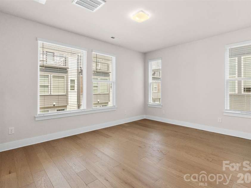 6017 Irwins Branch Drive, Charlotte, NC 28217.  MLS# CAR4349168, YatesRealty ID 6164. Spacious bedroom on 3rd floor
