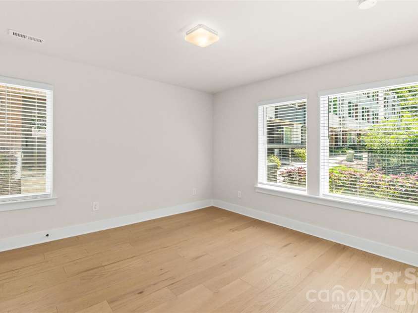 6017 Irwins Branch Drive, Charlotte, NC 28217.  MLS# CAR4349168, YatesRealty ID 6164. Spacious bottom floor bedroom