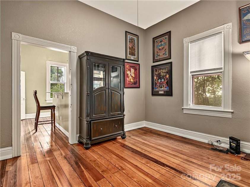 21 Pearl Street, Asheville, NC 28801.  MLS# CAR3905516, YatesRealty ID 6165. 