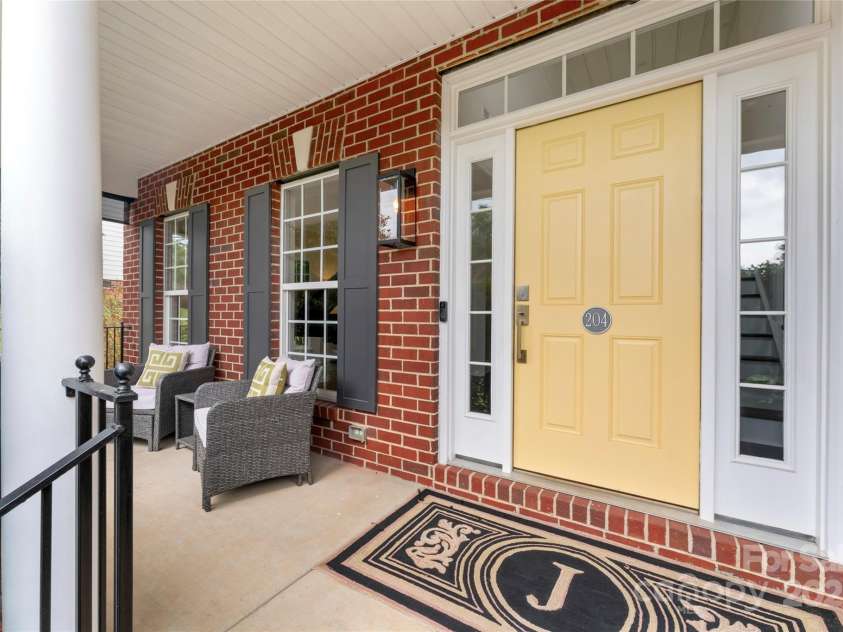 204 Silvercliff Drive, Mount Holly, NC 28120.  MLS# CAR4226383, YatesRealty ID 6166. 