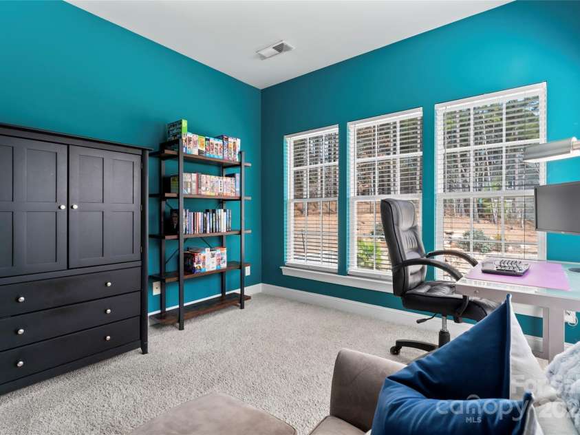 204 Silvercliff Drive, Mount Holly, NC 28120.  MLS# CAR4226383, YatesRealty ID 6166. 