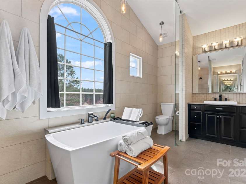 204 Silvercliff Drive, Mount Holly, NC 28120.  MLS# CAR4226383, YatesRealty ID 6166. 