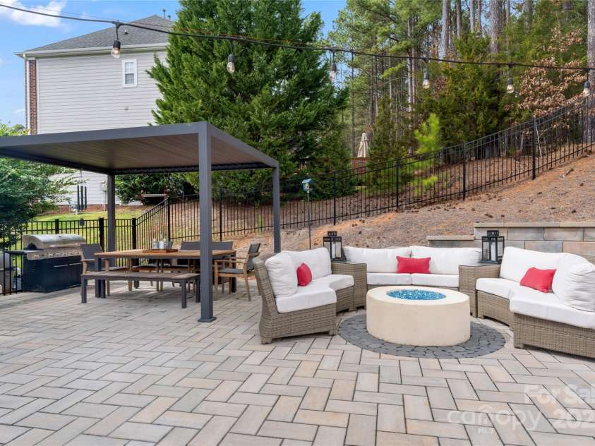 204 Silvercliff Drive, Mount Holly, NC 28120.  MLS# CAR4226383, YatesRealty ID 6166. 