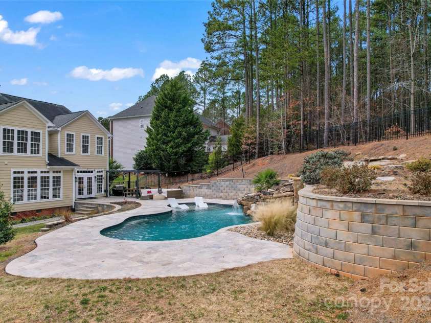 204 Silvercliff Drive, Mount Holly, NC 28120.  MLS# CAR4226383, YatesRealty ID 6166. 