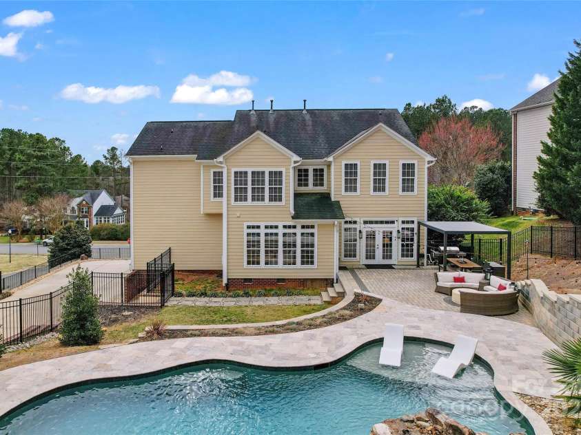 204 Silvercliff Drive, Mount Holly, NC 28120.  MLS# CAR4226383, YatesRealty ID 6166. 