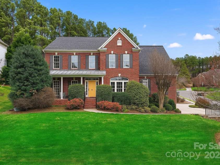 204 Silvercliff Drive, Mount Holly, NC 28120.  MLS# CAR4226383, YatesRealty ID 6166. 