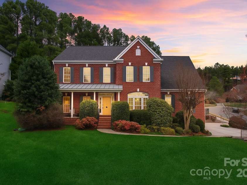 204 Silvercliff Drive, Mount Holly, NC 28120.  MLS# CAR4226383, YatesRealty ID 6166. 
