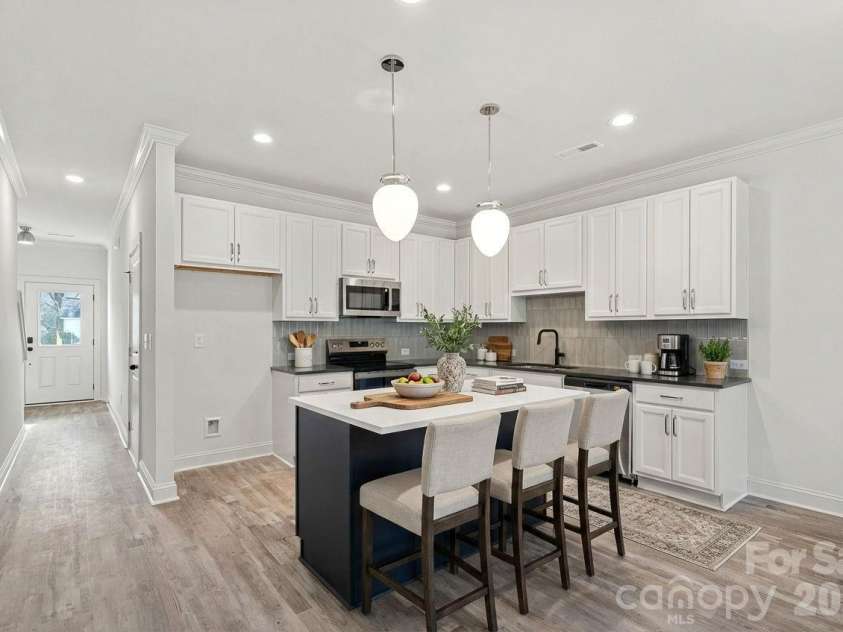 4424 Northaven Drive, Charlotte, NC 28206.  MLS# CAR4341377, YatesRealty ID 6166. 