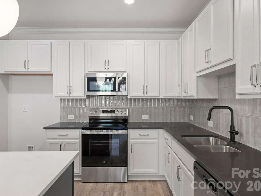 4424 Northaven Drive, Charlotte, NC 28206.  MLS# CAR4341377, YatesRealty ID 6166. 