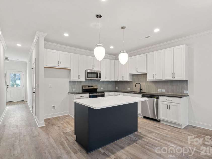 4424 Northaven Drive, Charlotte, NC 28206.  MLS# CAR4341377, YatesRealty ID 6166. 