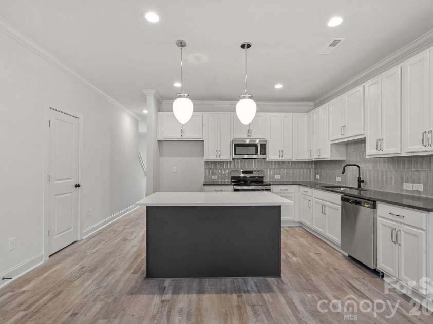 4424 Northaven Drive, Charlotte, NC 28206.  MLS# CAR4341377, YatesRealty ID 6166. 