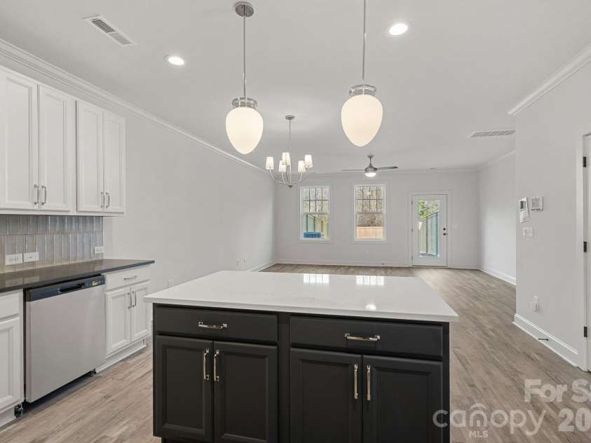 4424 Northaven Drive, Charlotte, NC 28206.  MLS# CAR4341377, YatesRealty ID 6166. 