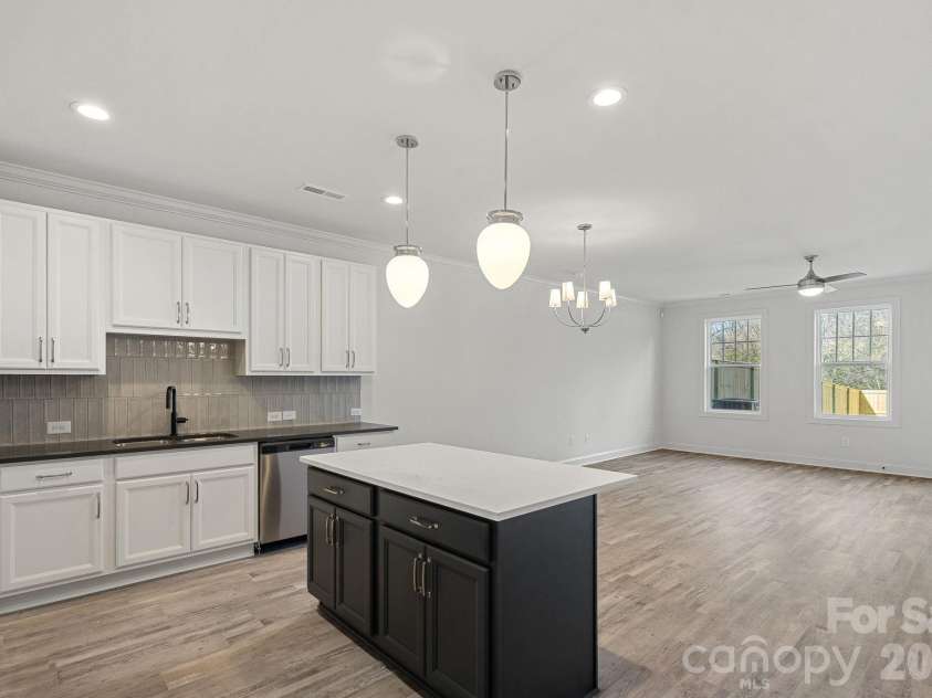 4424 Northaven Drive, Charlotte, NC 28206.  MLS# CAR4341377, YatesRealty ID 6166. 