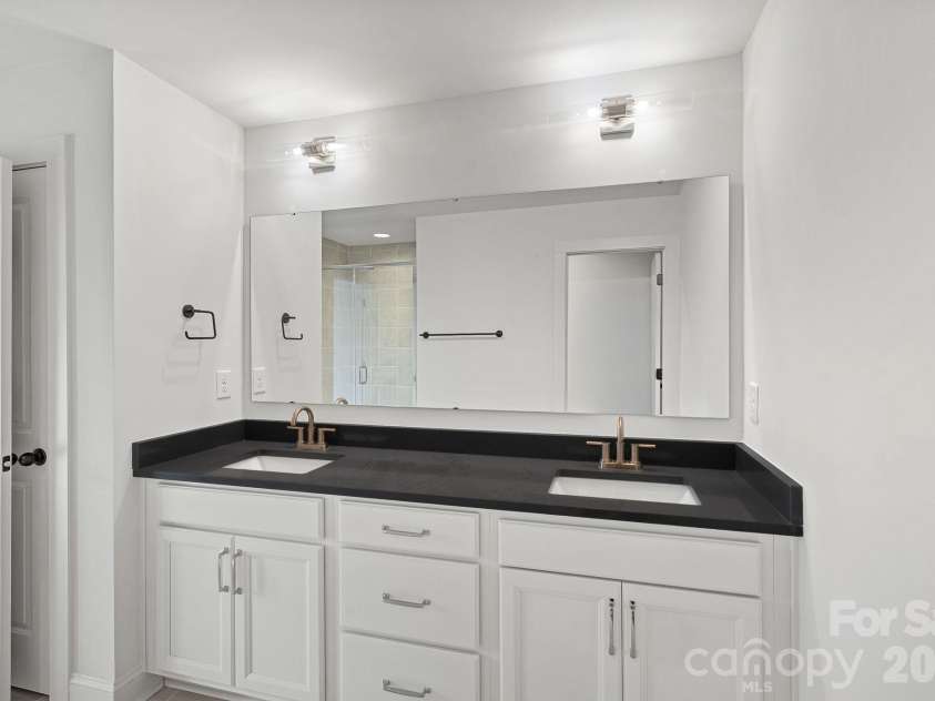 4424 Northaven Drive, Charlotte, NC 28206.  MLS# CAR4341377, YatesRealty ID 6166. 