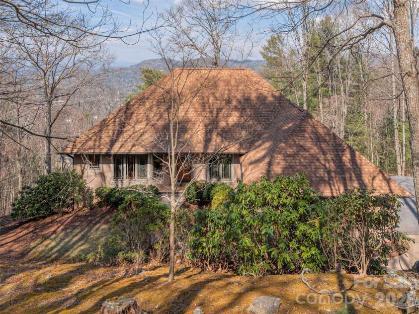 68 Crestwood Road, Asheville, NC 28804.  MLS# CAR4349304, YatesRealty ID 6167. 