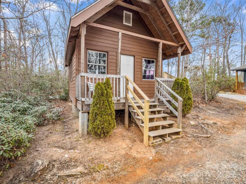 89 Volley Way, Saluda, NC 28773.  MLS# CAR4215259, YatesRealty ID 6167. 