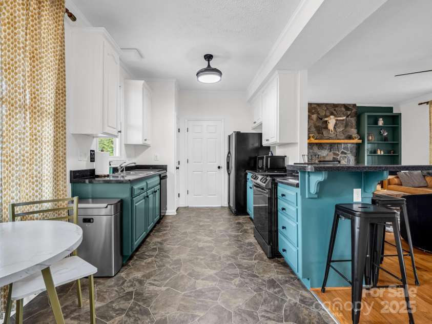 89 Volley Way, Saluda, NC 28773.  MLS# CAR4215259, YatesRealty ID 6167. 