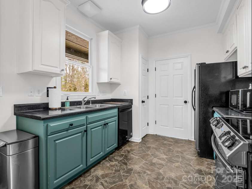 89 Volley Way, Saluda, NC 28773.  MLS# CAR4215259, YatesRealty ID 6167. 