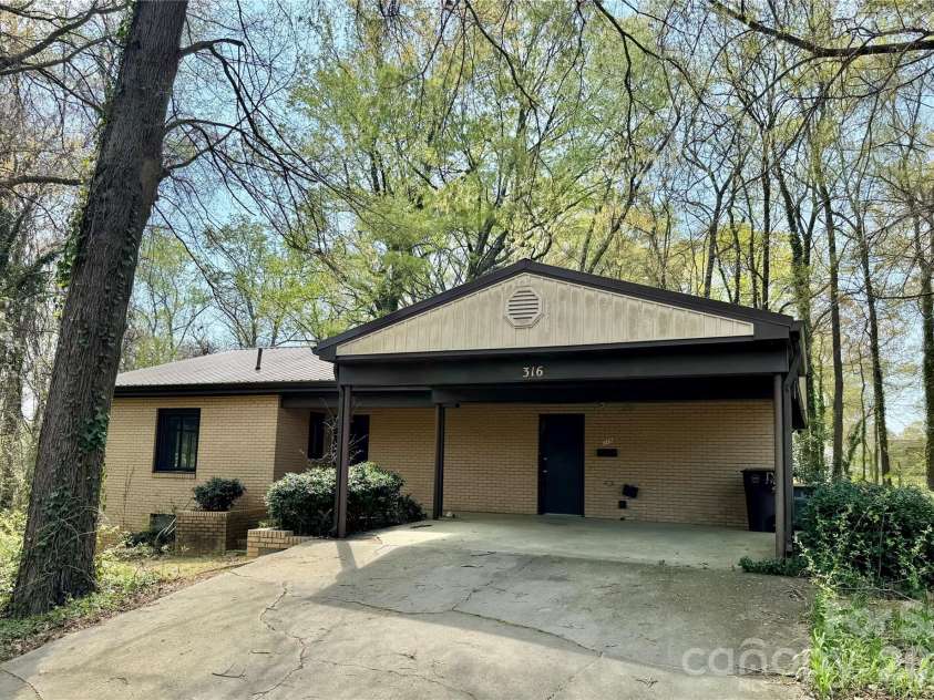 316 Prince Street, Kannapolis, NC 28083.  MLS# CAR4351025, YatesRealty ID 6169. 