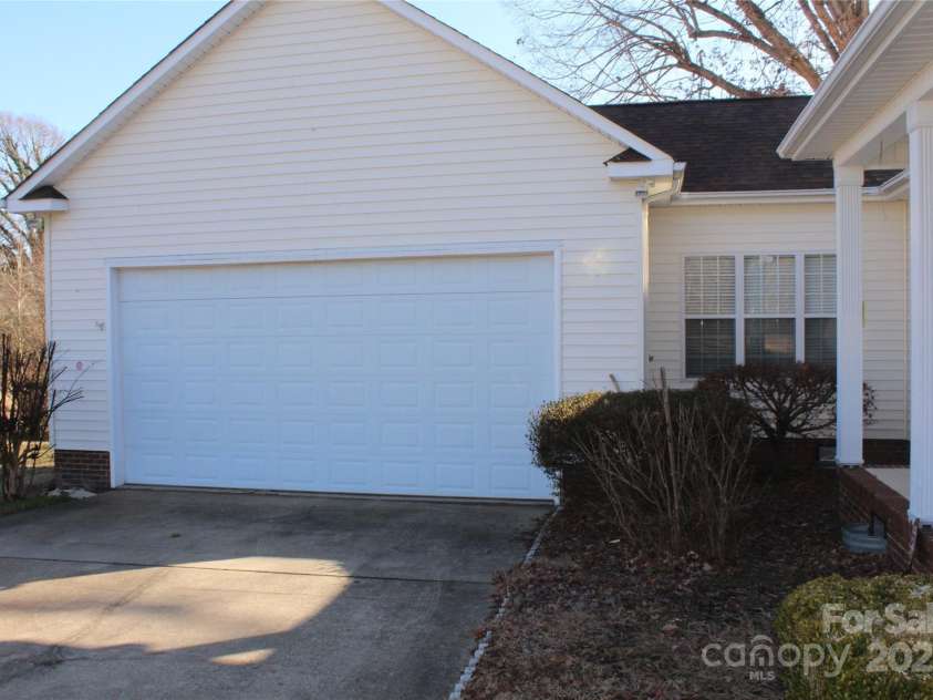 843 Fairway Drive, Kannapolis, NC 28081.  MLS# CAR4217798, YatesRealty ID 617. 