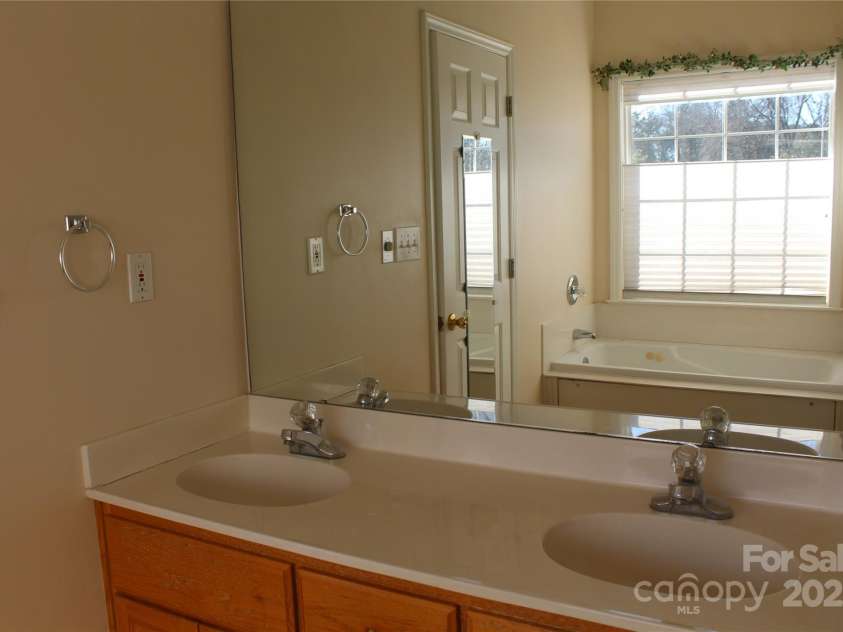 843 Fairway Drive, Kannapolis, NC 28081.  MLS# CAR4217798, YatesRealty ID 617. 