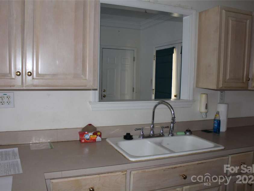 843 Fairway Drive, Kannapolis, NC 28081.  MLS# CAR4217798, YatesRealty ID 617. 