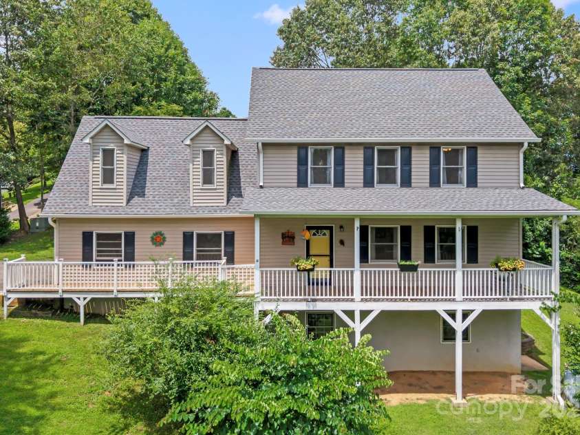 1 Countryside Lane, Asheville, NC 28804.  MLS# CAR4284571, YatesRealty ID 6170. 