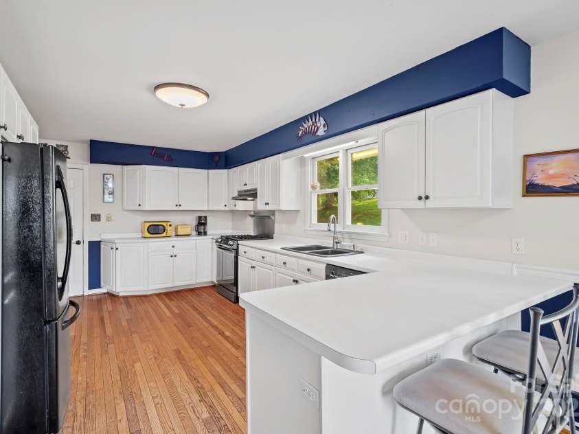 1 Countryside Lane, Asheville, NC 28804.  MLS# CAR4284571, YatesRealty ID 6170. 