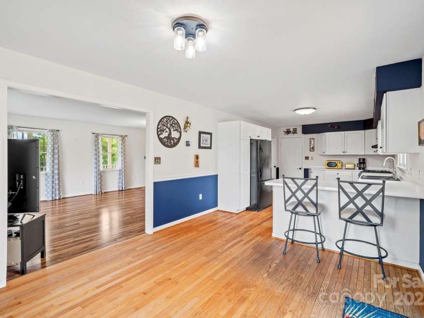 1 Countryside Lane, Asheville, NC 28804.  MLS# CAR4284571, YatesRealty ID 6170. 