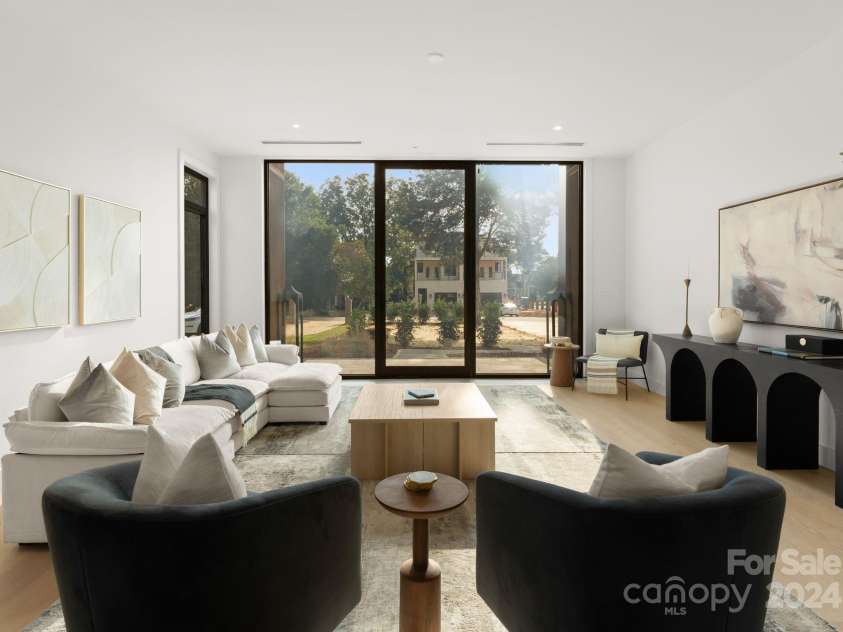 237 Marsh Road, Charlotte, NC 28209.  MLS# CAR4184328, YatesRealty ID 6171. 