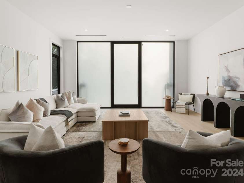 237 Marsh Road, Charlotte, NC 28209.  MLS# CAR4184328, YatesRealty ID 6171. 