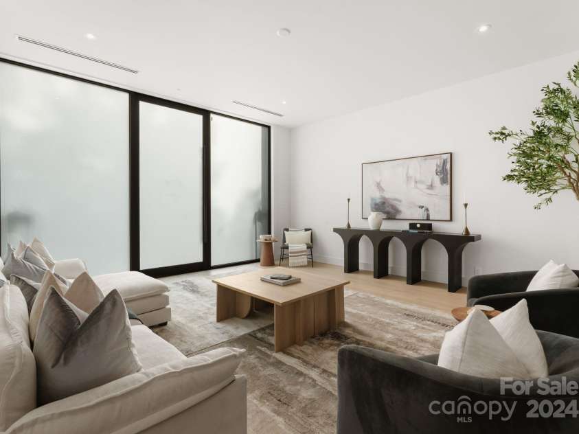 237 Marsh Road, Charlotte, NC 28209.  MLS# CAR4184328, YatesRealty ID 6171. 