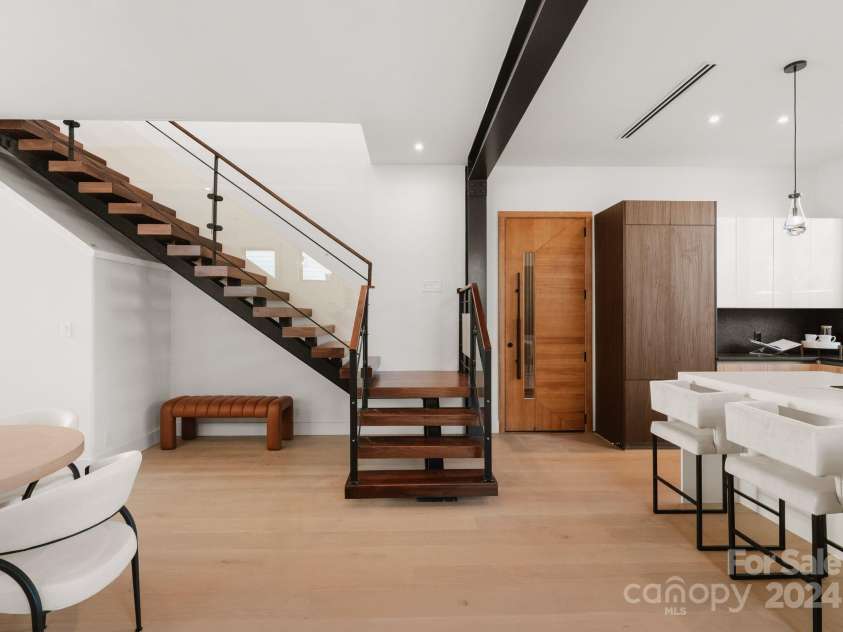 237 Marsh Road, Charlotte, NC 28209.  MLS# CAR4184328, YatesRealty ID 6171. 