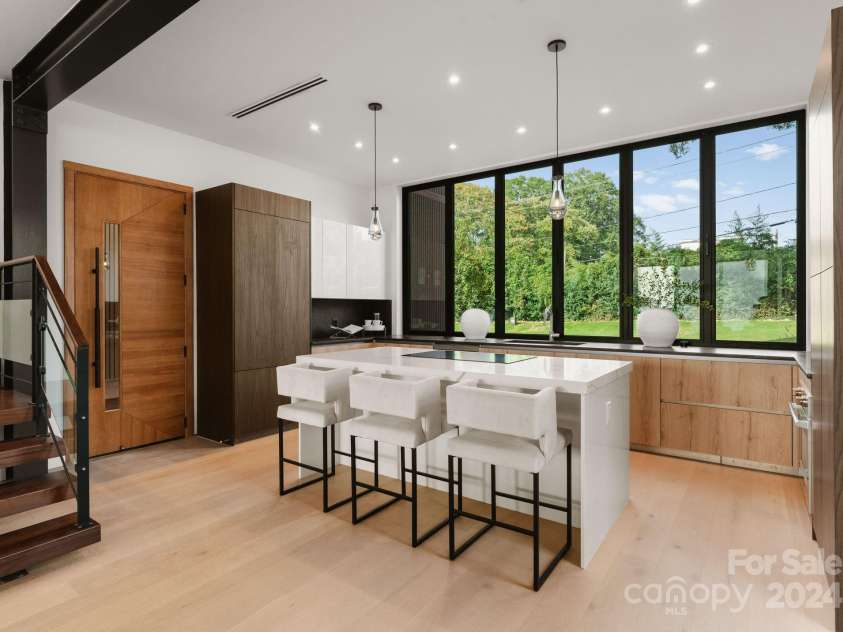 237 Marsh Road, Charlotte, NC 28209.  MLS# CAR4184328, YatesRealty ID 6171. 