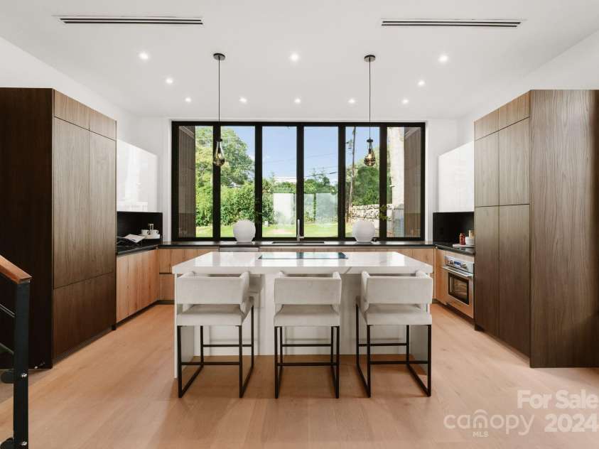 237 Marsh Road, Charlotte, NC 28209.  MLS# CAR4184328, YatesRealty ID 6171. 