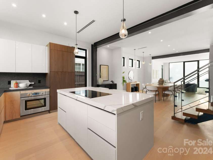 237 Marsh Road, Charlotte, NC 28209.  MLS# CAR4184328, YatesRealty ID 6171. 