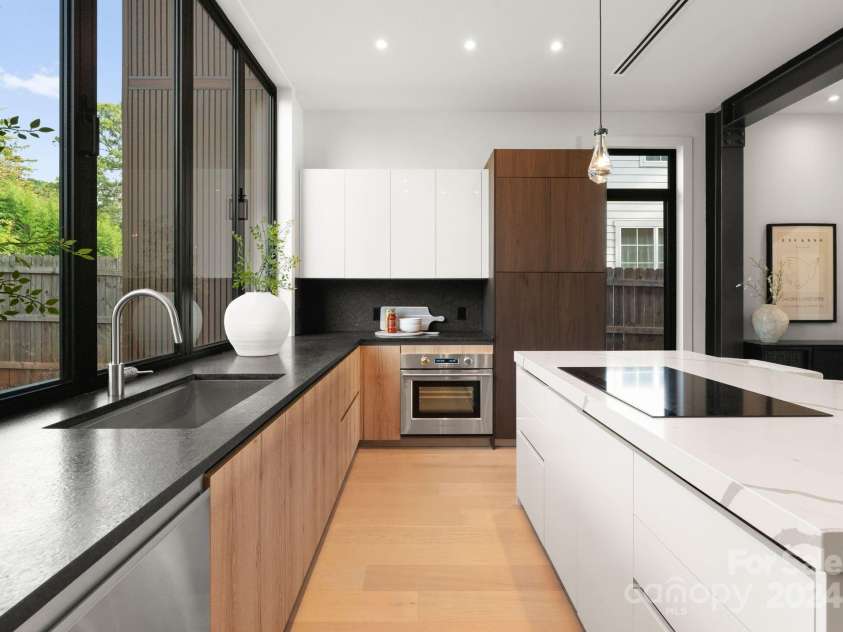 237 Marsh Road, Charlotte, NC 28209.  MLS# CAR4184328, YatesRealty ID 6171. 