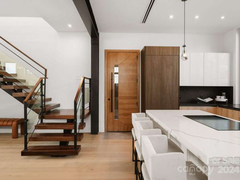 237 Marsh Road, Charlotte, NC 28209.  MLS# CAR4184328, YatesRealty ID 6171. 