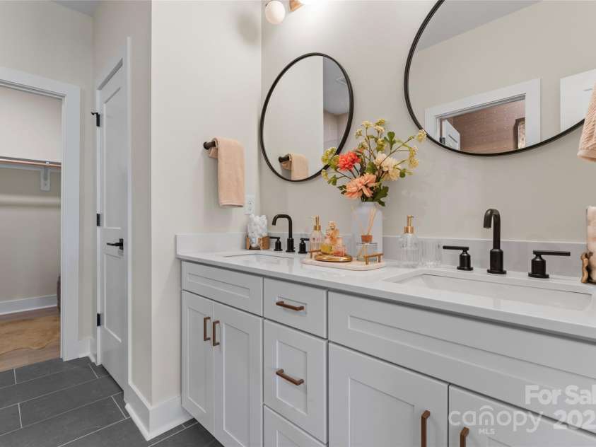 706 Falling Oak Alley, Huntersville, NC 28078.  MLS# CAR4247389, YatesRealty ID 6173. 