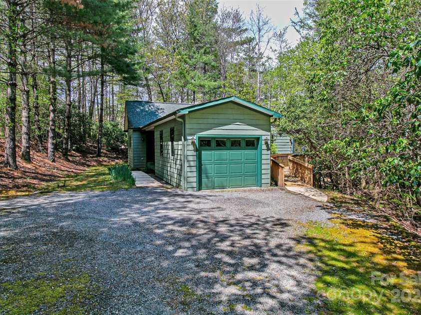 1640 Eagle Lake Drive, Brevard, NC 28712.  MLS# CAR4133745, YatesRealty ID 6174. 